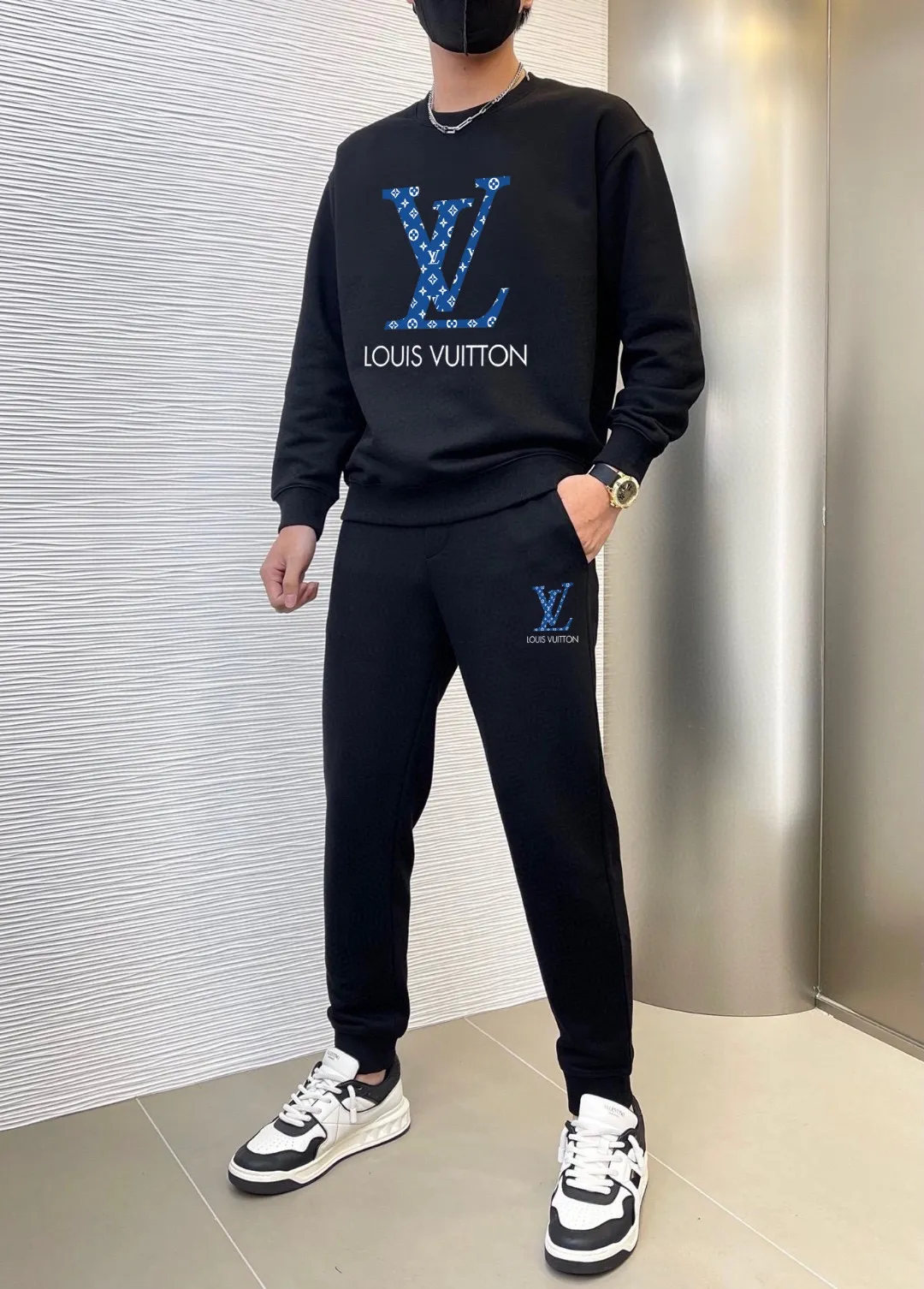 🅿️380 [LV Louis Vuitton] (Fat Man Gospel) hot-selling suit is coming. Focus on the original version of the official website. 2025 new hot-selling sweatshirt suit. The original order is hard to buy🇭🇰. It is the meticulous work of top designers for a fitting and perfect upper body effect. All-natural high-quality Roman cotton 100%, close-fitting comfort, noble and elegant! Original hardware embodies elegance and nobility! Counter size: M-5XL (maximum wear up to 220 pounds)